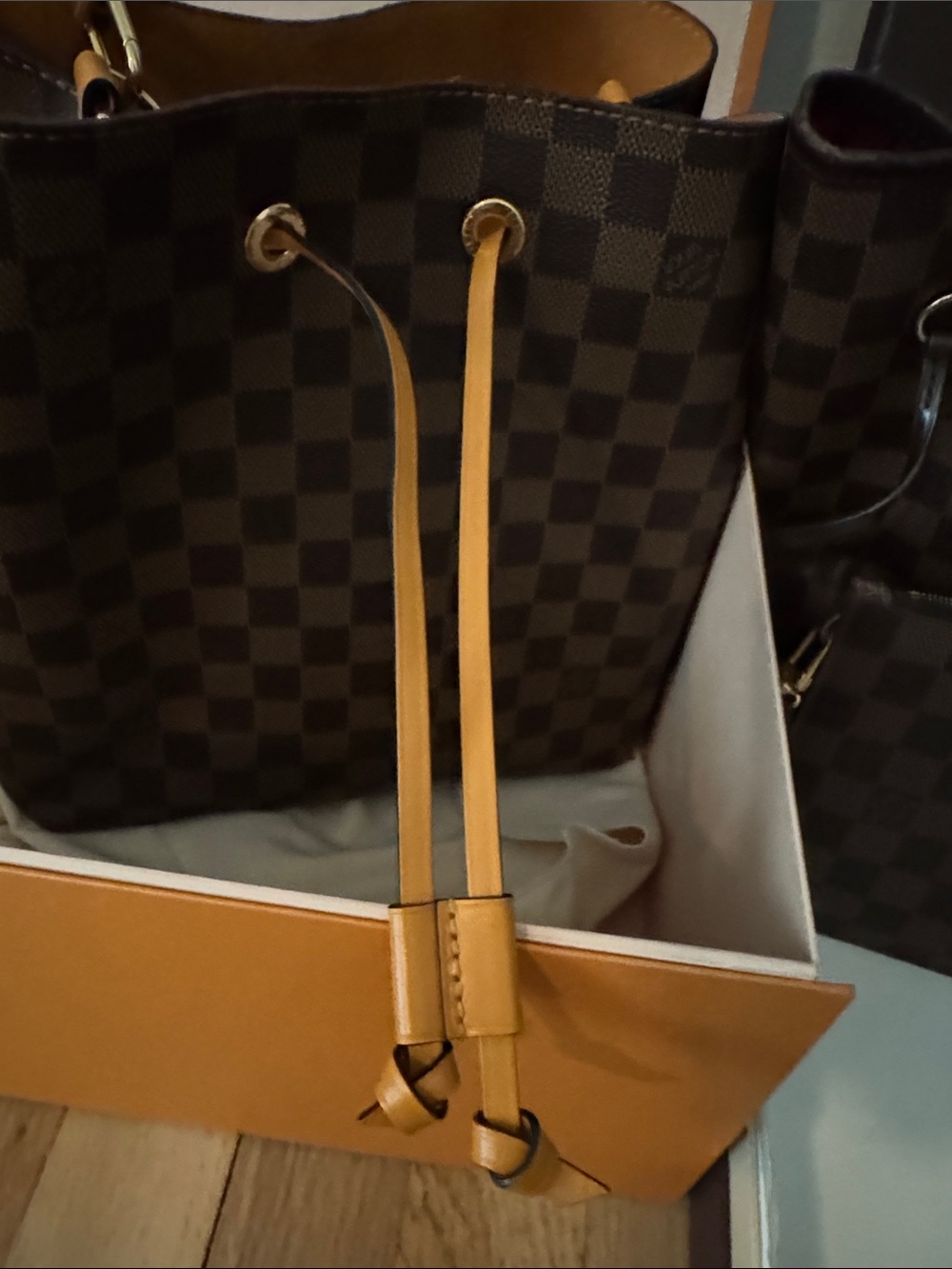 Louis Vuitton Damier Ebene Brown Tote with Pouch - Picture 4 of 10
